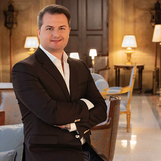 Photo of fifth-generation Giovanni Gaja of the GAJA Properties posing with his arms crossed.